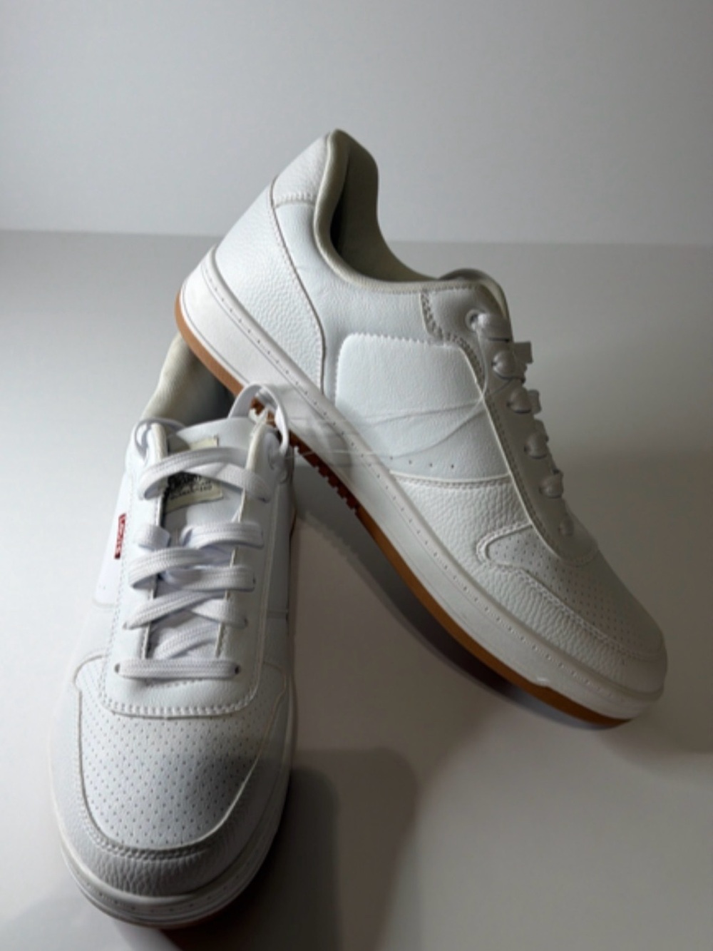 Classic LEVI White Men’s Leather Sneakers